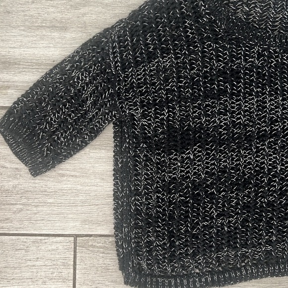 BCBGeneration Black & White Knit Cropped Sweater Top XS/S - Picture 3 of 7